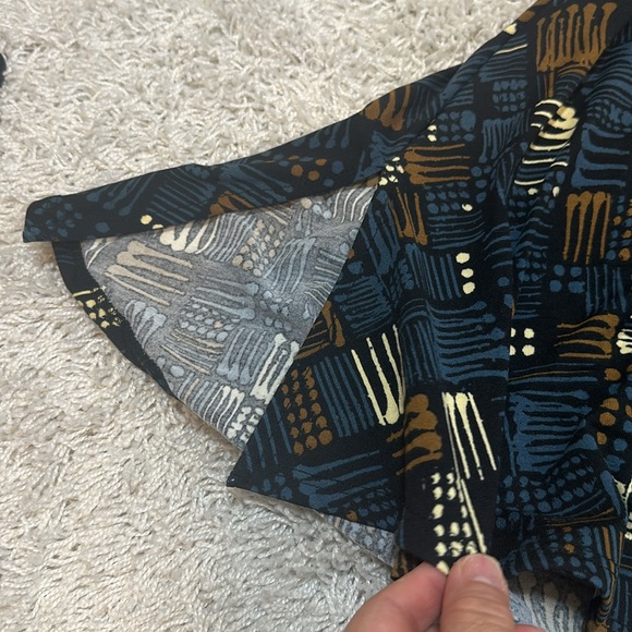 Lularoe pattern Perfect Tee. - Picture 9 of 12